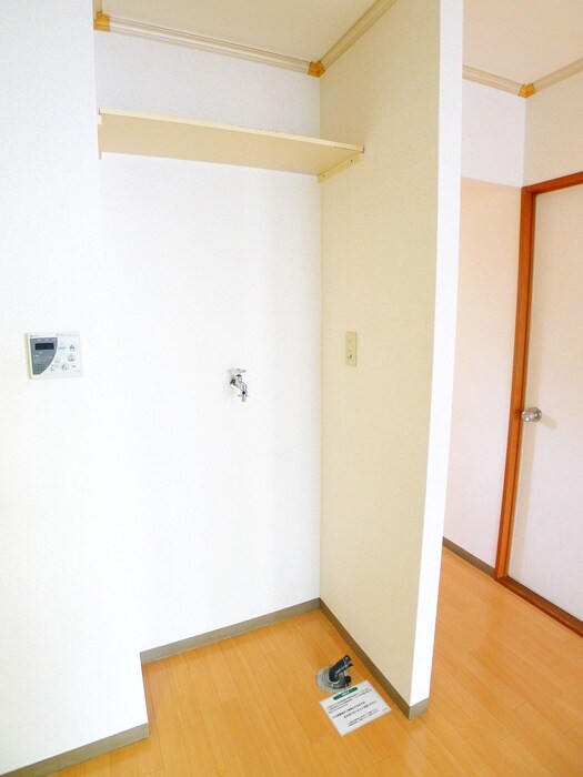 物件内観写真13　(洗濯機置場)