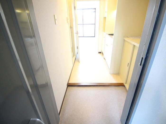 物件内観写真7　(玄関)