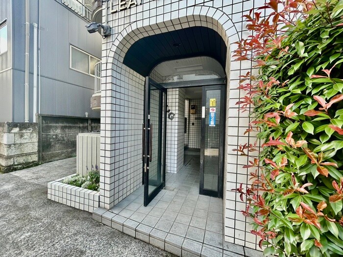 物件外観写真4　(エントランス部分)