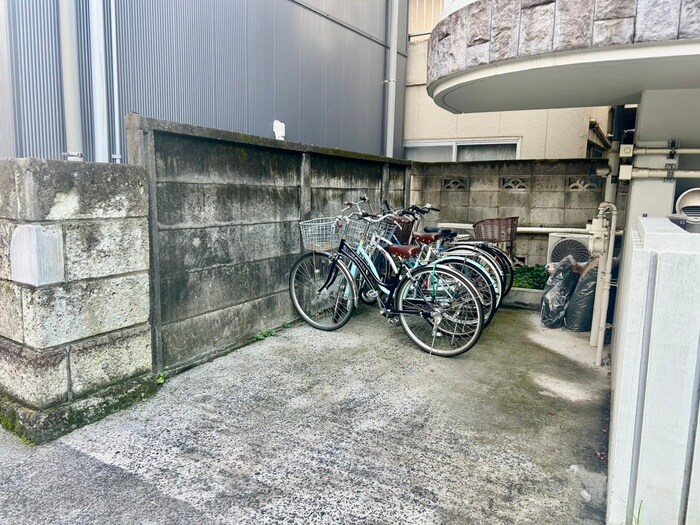 物件外観写真5　(駐輪場)