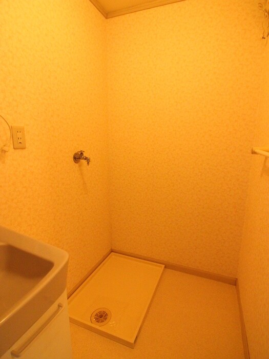 物件内観写真15　(洗濯機置場)