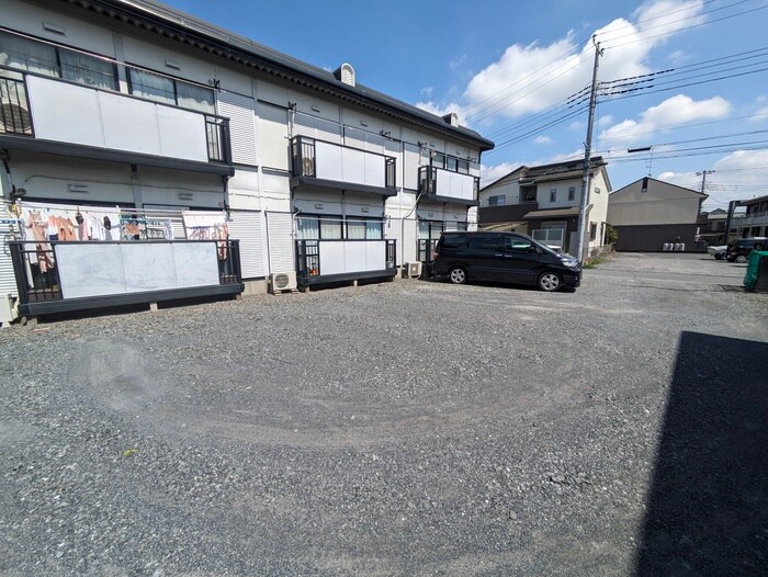 物件外観写真2　(駐車場)