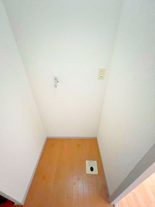 物件内観写真8　(洗濯機置場)