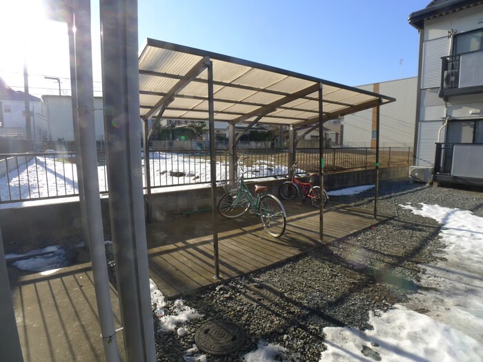 物件外観写真4　(駐輪場)