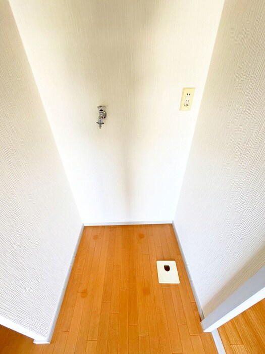 物件内観写真14　(洗濯機置場)