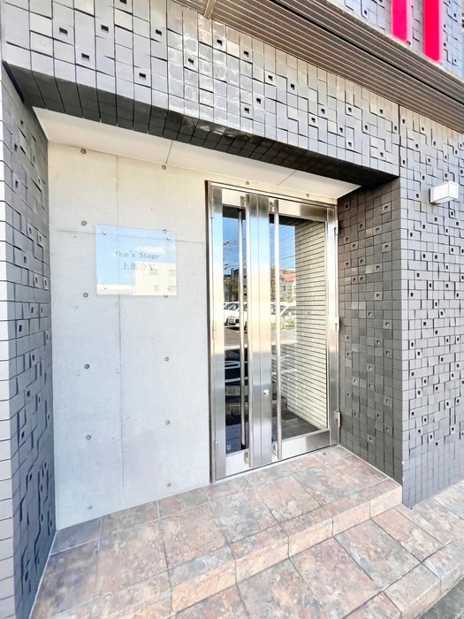 物件外観写真3　(エントランス部分)