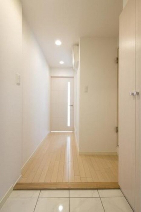 物件内観写真13　(玄関)