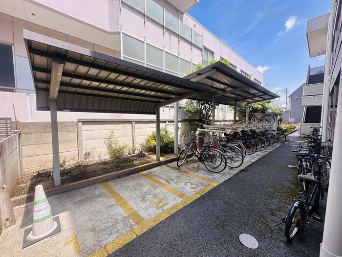 物件外観写真4　(駐輪場)