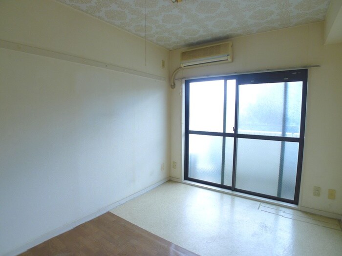 物件内観写真9　(居室)