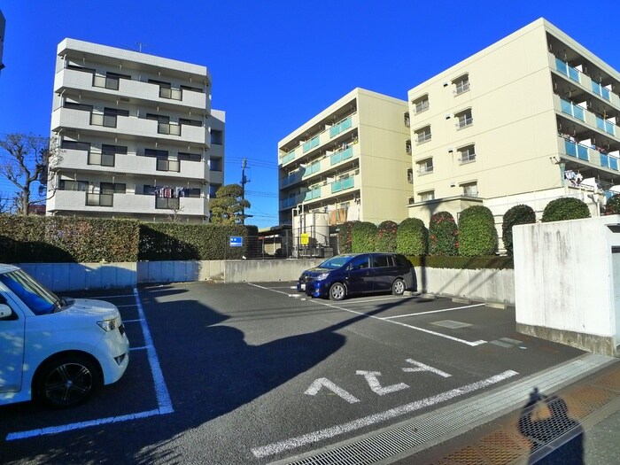 物件外観写真5　(駐車場)