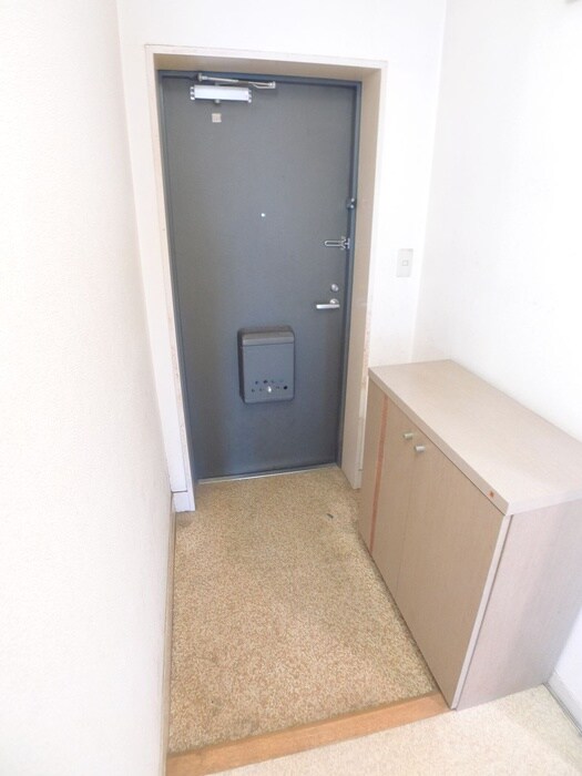 物件内観写真16　(玄関)