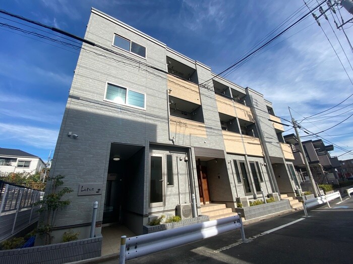 物件外観写真1　(エントランス部分)