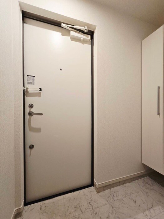 物件内観写真16　(玄関)