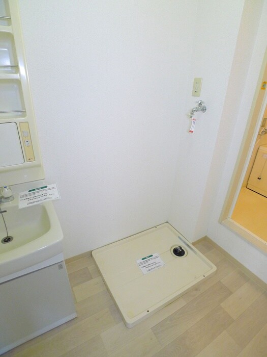 物件内観写真11　(洗濯機置場)