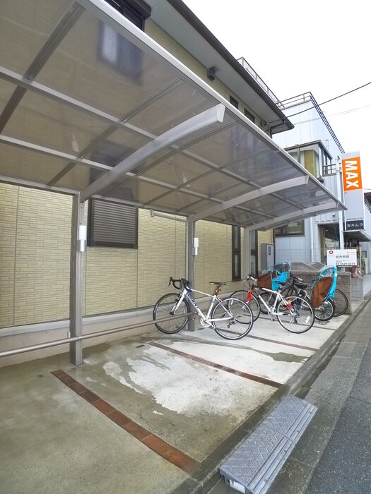 物件外観写真6　(駐輪場)