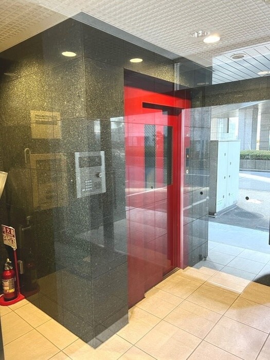 物件外観写真4　(エントランス部分)