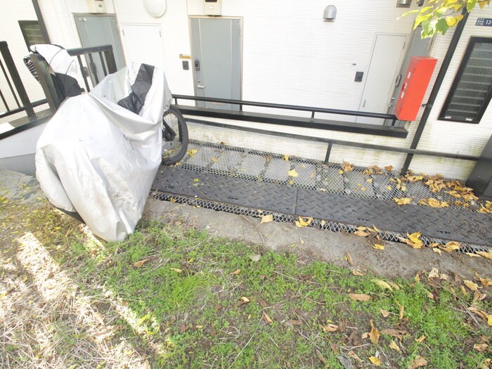 物件外観写真2　(駐輪場)