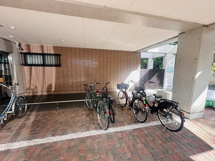 クルーブ成城の駐輪場