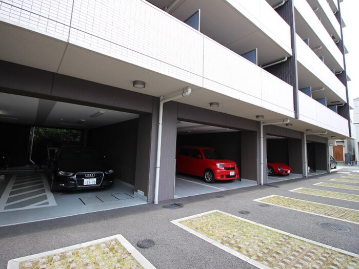 物件外観写真3　(駐車場)