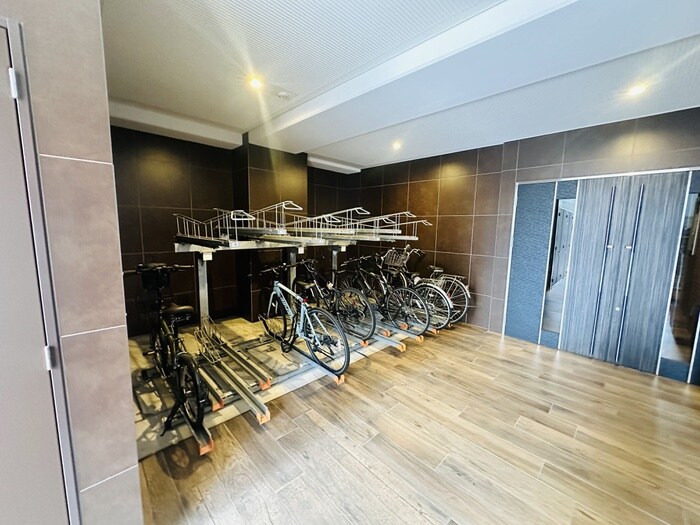 物件外観写真4　(駐輪場)