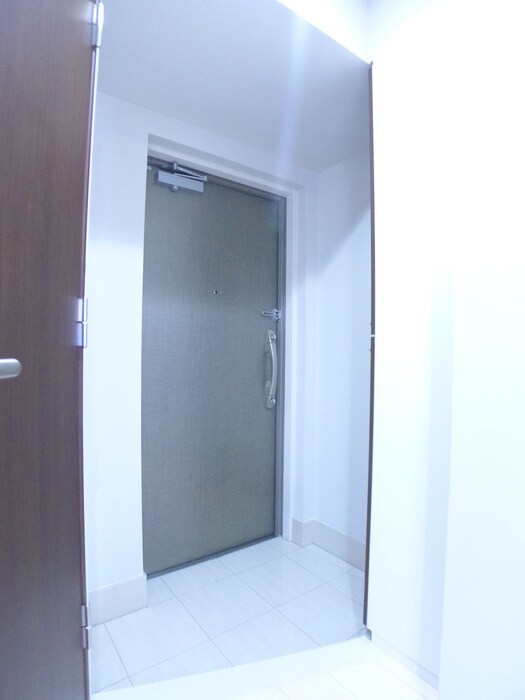 物件内観写真18　(玄関)