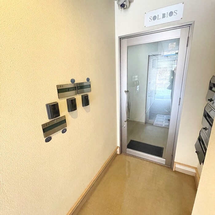 物件外観写真2　(エントランス部分)