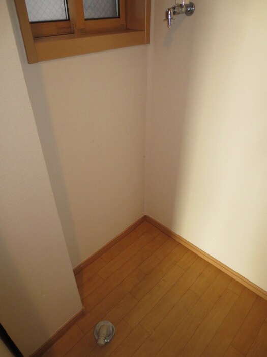 物件内観写真13　(洗濯機置場)