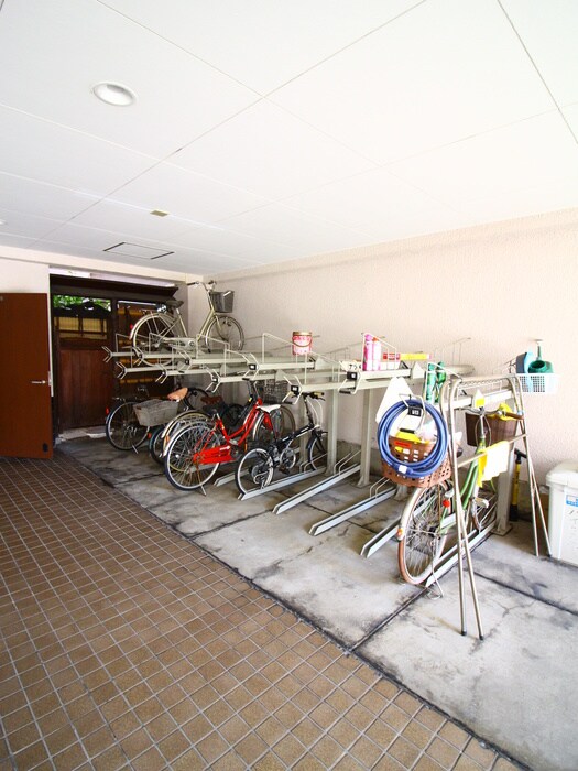 物件外観写真3　(駐輪場)