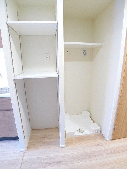 物件内観写真18　(洗濯機置場)