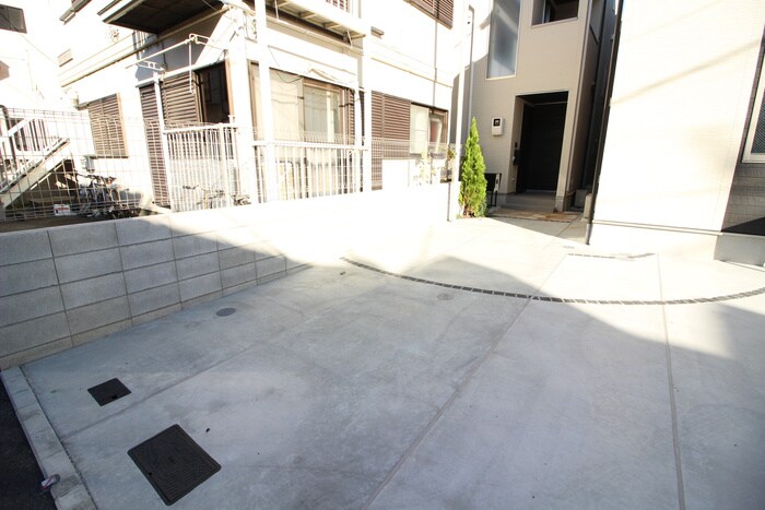 物件外観写真6　(駐車場)