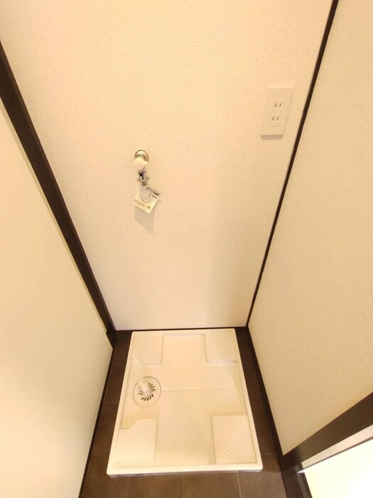 物件内観写真12　(洗濯機置場)