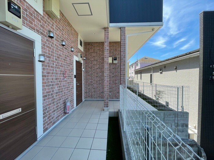 物件外観写真2　(エントランス部分)