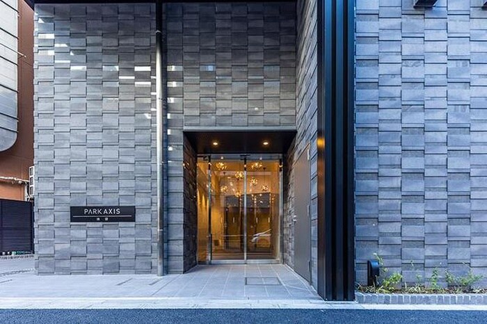 物件外観写真2　(エントランス部分)