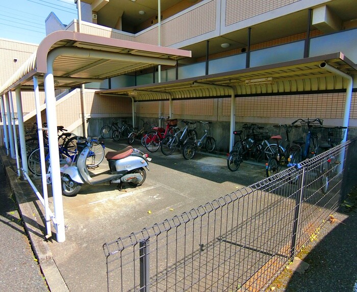 物件外観写真5　(駐輪場)