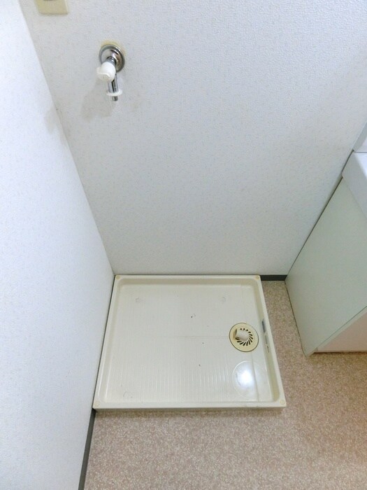 物件内観写真12　(洗濯機置場)