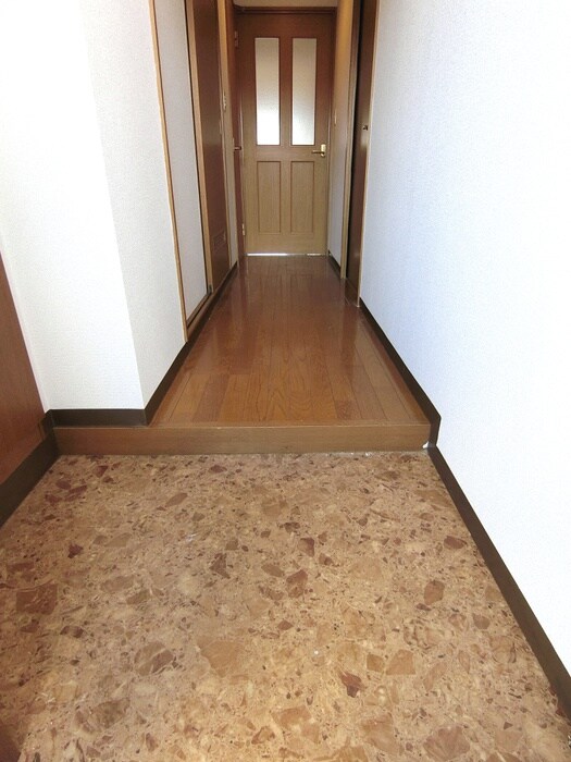 物件内観写真16　(玄関)