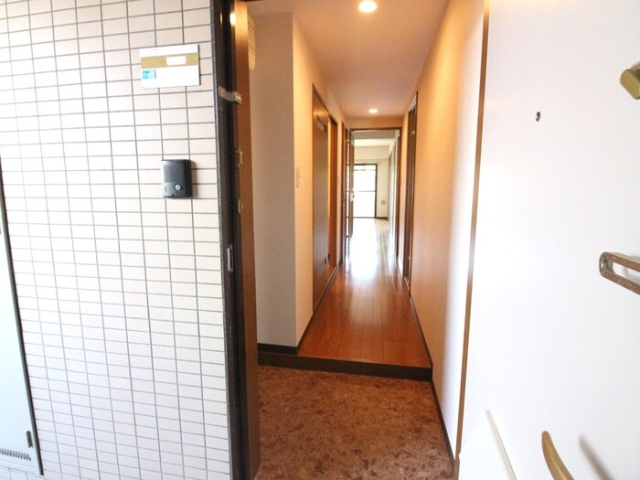 物件内観写真17　(玄関)