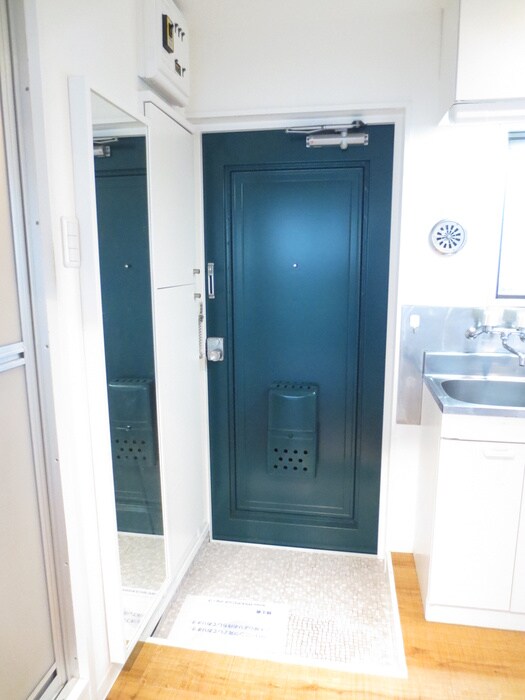 物件内観写真7　(玄関)