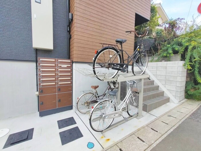 物件外観写真2　(駐輪場)