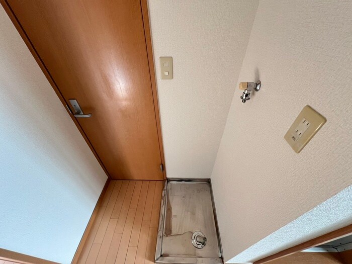 物件内観写真13　(洗濯機置場)