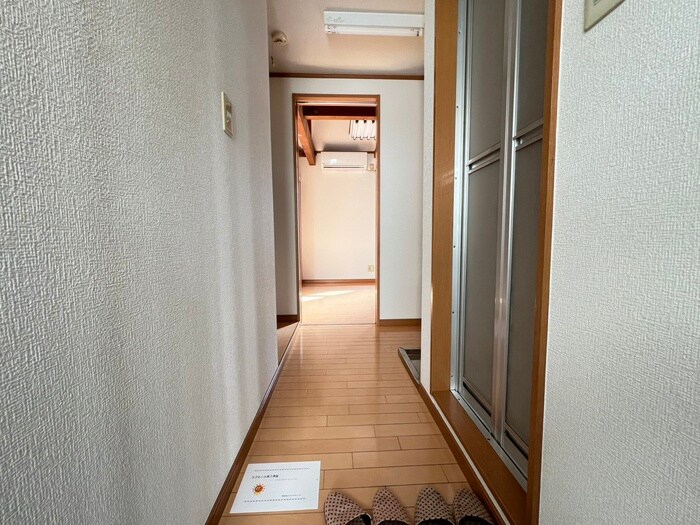 物件内観写真16　(廊下)