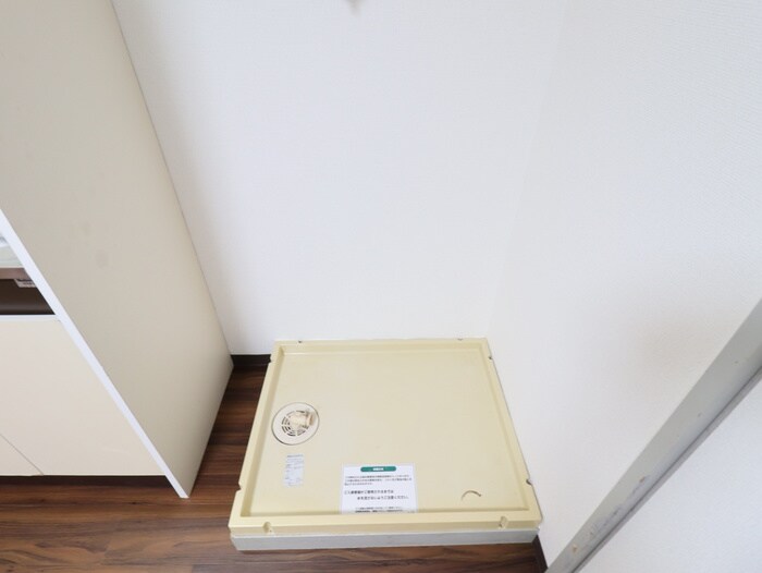 物件内観写真13　(洗濯機置場)