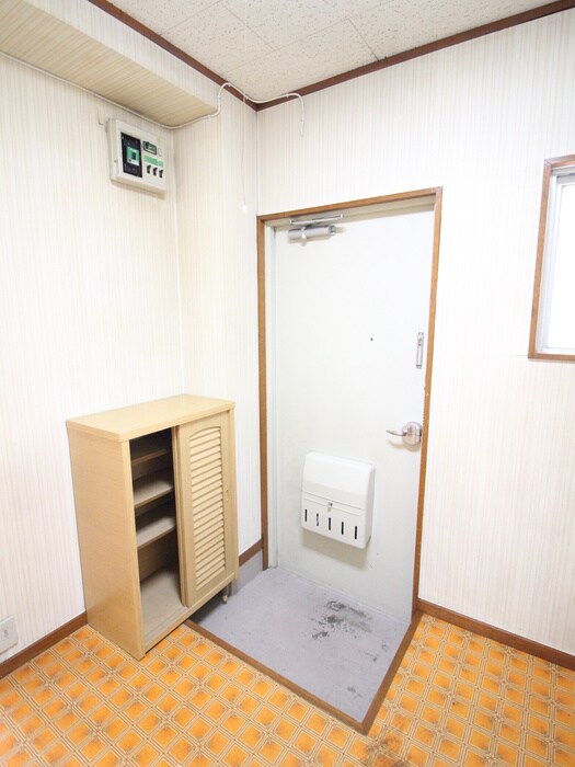 物件内観写真8　(玄関)