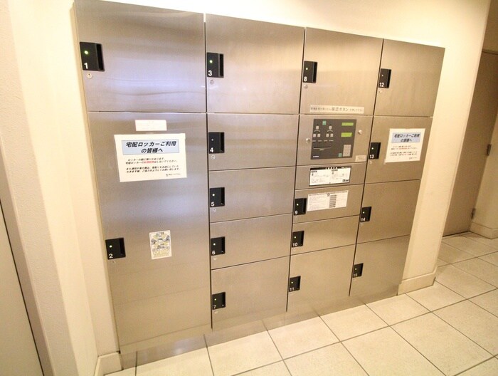 物件外観写真5　(エントランス部分)