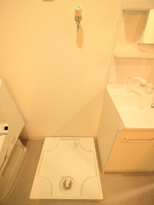 物件内観写真16　(洗濯機置場)