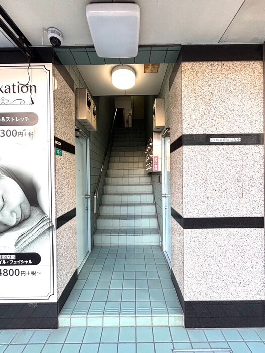 物件外観写真2　(エントランス部分)