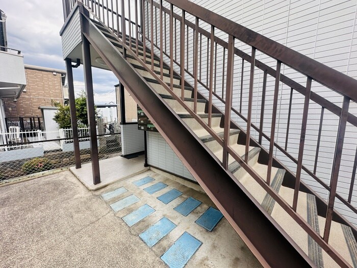 物件外観写真3　(エントランス部分)