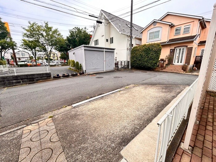 物件外観写真3　(駐車場)