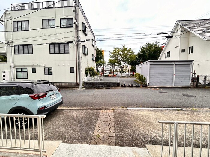 物件外観写真6　(駐車場)