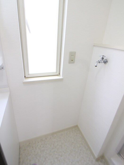 物件内観写真10　(洗濯機置場)